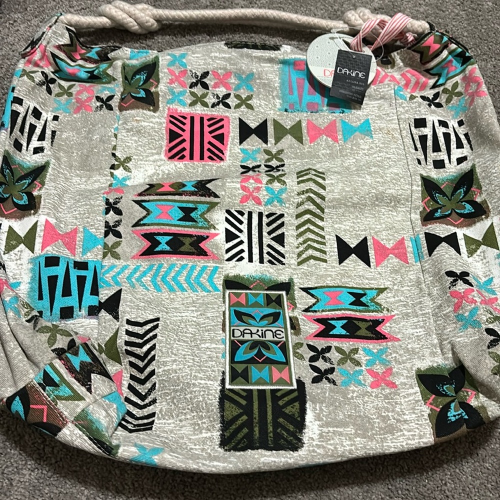 BNWT Dakine zip tote